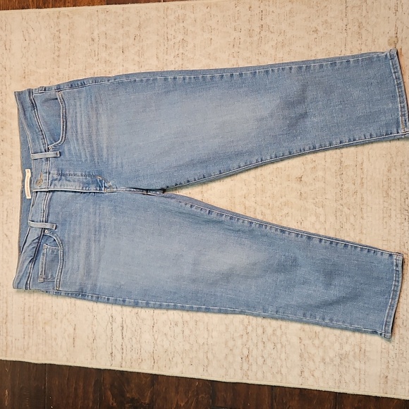 Levi's Women's 311 Shaping Capri Jeans In Lapis Level - Light Wash - Picture 5 of 9